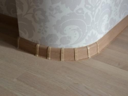 Размеры плинтусов для пола. Зачем нужен напольный плинтус и почему выгоднее пластик? 16 Размеры плинтусов для пола. Зачем нужен напольный плинтус и почему выгоднее пластик? 16