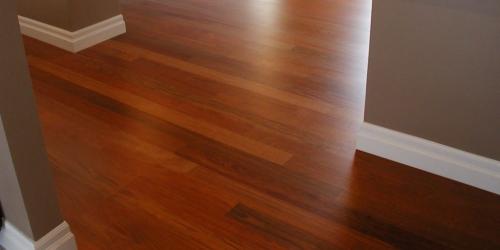 Плинтус под ламинат пластиковый. Выбор плинтуса