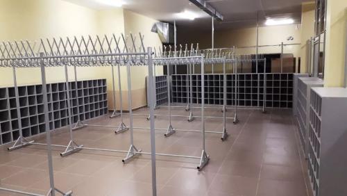 Раздевалка школьная шкафчики. Основные положения организации гардероба в школе 01