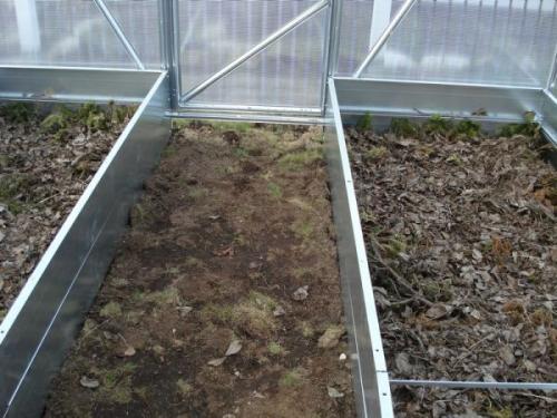 Расположение грядок в теплице шириной 3 метра. Грядки в теплице своими руками: лучшие проекты