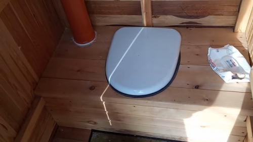 Вентиляция в дачном туалете. Изготовление вентиляции для уличного туалета