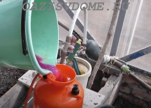 Обработка теплицы марганцовкой. Обработка теплиц весной без замены почвы: обрабатываем марганцовкой и Фитоспорином