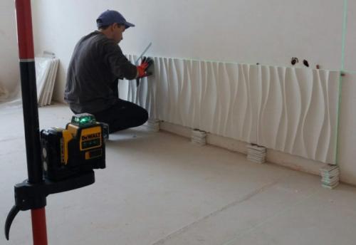 На что клеить гипсовые панели. Приклеивание 3D панелей