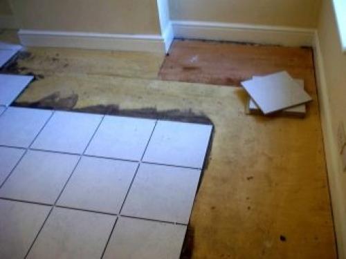 Как класть плитку на деревянный пол. Ревизия старого покрытия 02 Как класть плитку на деревянный пол. Ревизия старого покрытия 02