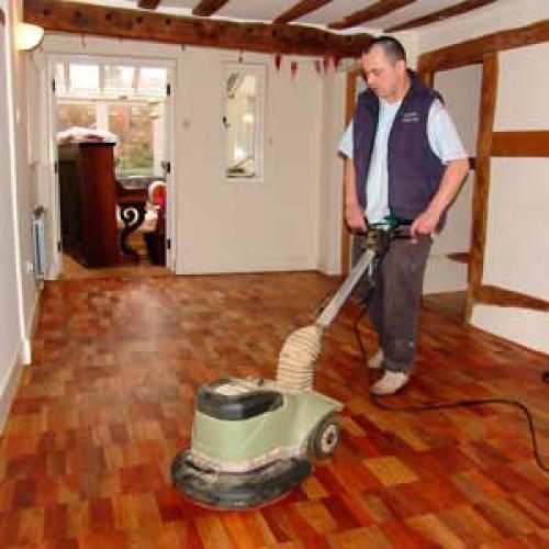 Как правильно отциклевать паркет своими руками. Как циклевать паркет своими руками машинкой 04