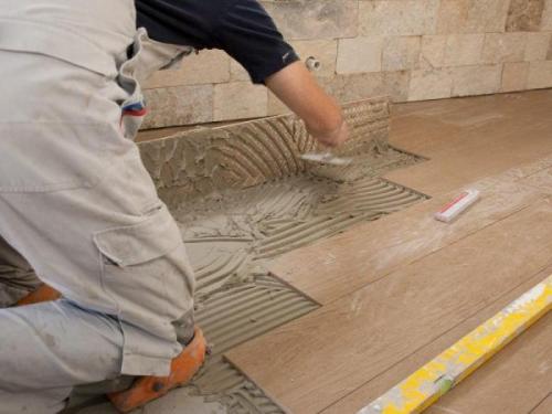 Укладка плитки на деревянный пол задача сложная. Дерево и керамика – почему их нежелательно совмещать? 04 Укладка плитки на деревянный пол задача сложная. Дерево и керамика – почему их нежелательно совмещать? 04
