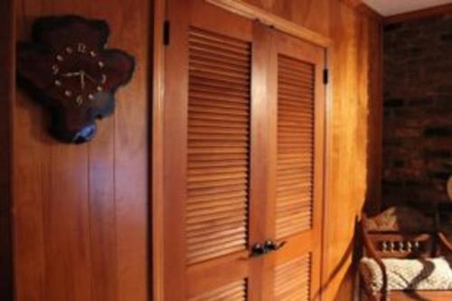 Шкаф из реек своими руками. Подготовка материалов и инструментов для создания шкафа с жалюзийными дверцами