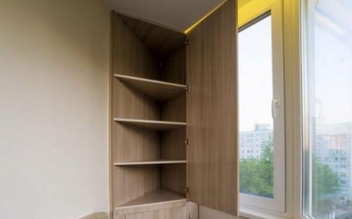 Шкаф на балкон своими руками. Как и из какого материала сделать шкаф на балконе своими руками?