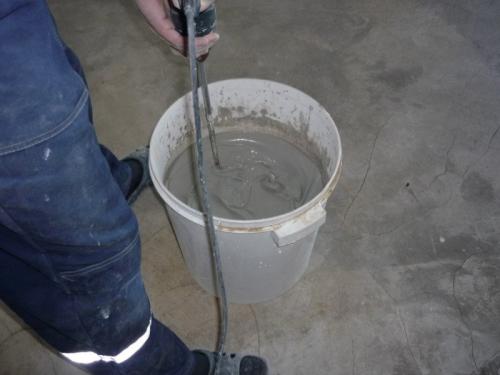 На что можно класть плитку на пол. Самовыравнивающаяся смесь