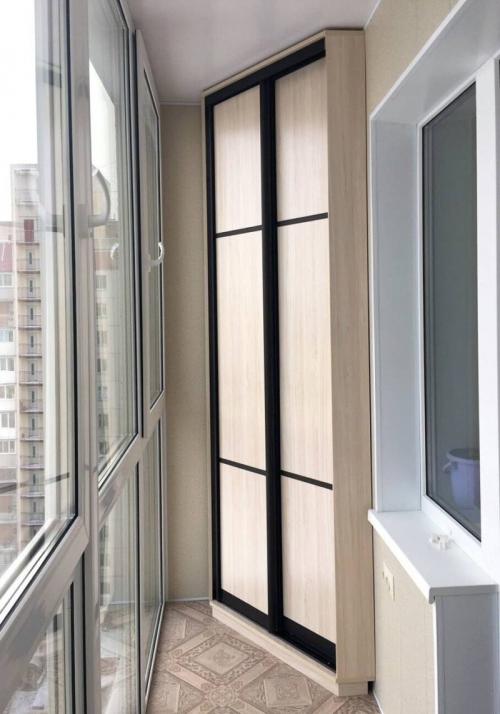 Шкаф на балкон с полками. Шкаф на балконе — красивый дизайн углового, встраиваемого, шкафа купе индивидуальных размеров с полками + фото идеи