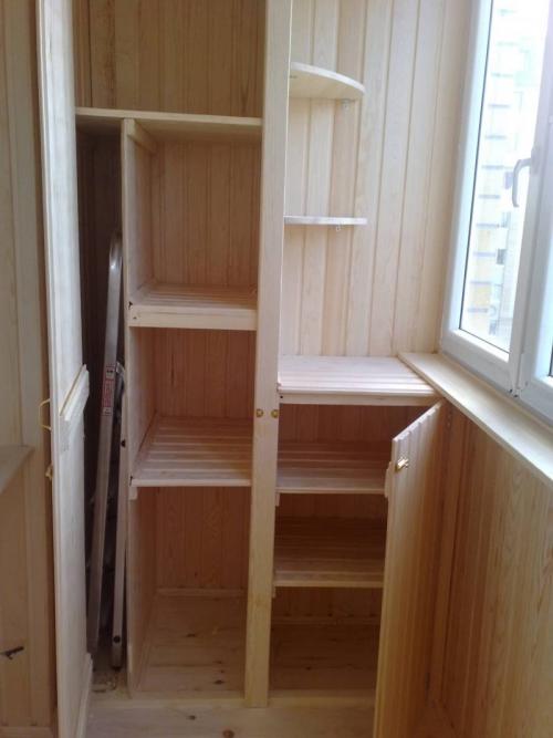 Шкаф на балкон с полками. Шкаф на балконе — красивый дизайн углового, встраиваемого, шкафа купе индивидуальных размеров с полками + фото идеи