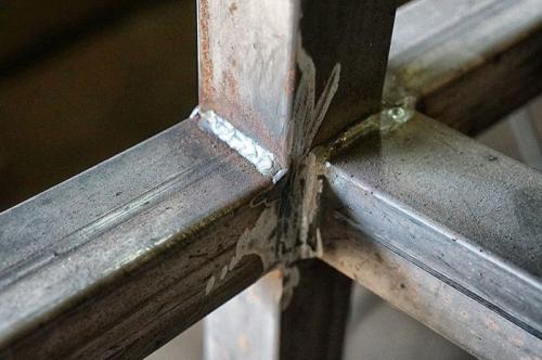 Какие особенности должна иметь конструкция беседки из профильной трубы. Беседка из профильной трубы: материалы, конструкции, этапы строительства