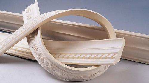 Можно ли покрыть потолочный плинтус из полиуретана лаком или глянером. Виды потолочных плинтусов