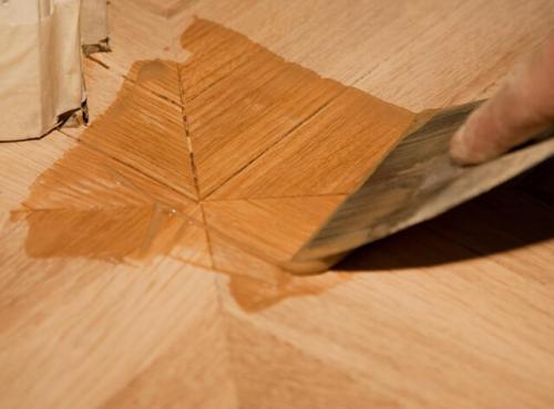Пошаговая реставрация паркета своими руками. Технология ремонта потускневшего покрытия 10