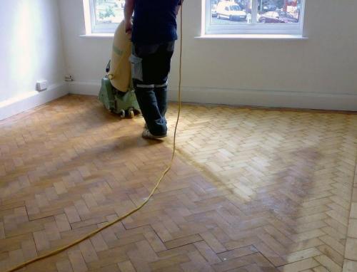 Как восстановить лак на паркете. Что можно сделать со старым паркетом в зависимости от его состояния