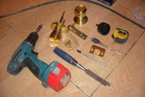 Как самостоятельно врезать замок. Как врезать замок в дверь своими руками: аккуратность и точность превыше всего