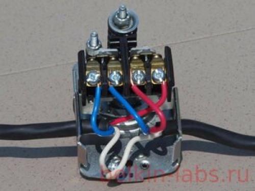 Как подключить реле давления к насосу. Монтаж на насосную станцию 02