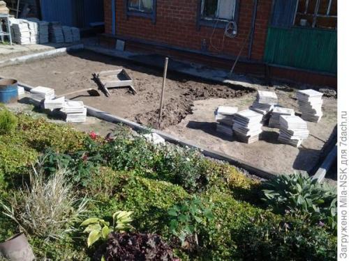 Как правильно выровнять площадку для строительства беседки. Как мы делали площадку под шатровую беседку и автостоянку