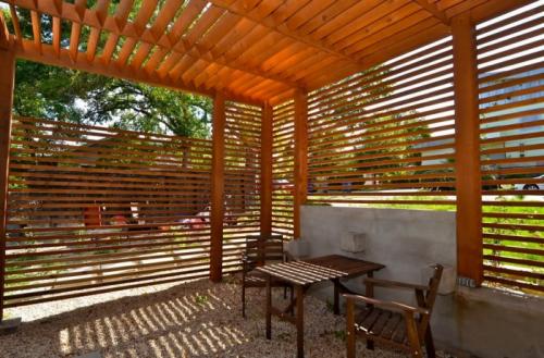 Как выбрать материал для стен беседки. Распространенные материалы для обшивки