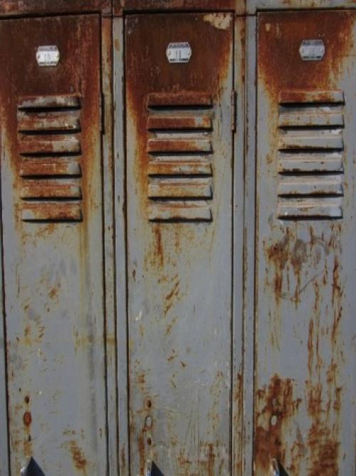 Материал шкафчика раздевалки: что выбрать для долговечности и комфорта 02 Материал шкафчика раздевалки: что выбрать для долговечности и комфорта 02