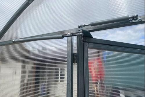 Как установить тепличные створки. Устройство автоматического проветривания теплиц