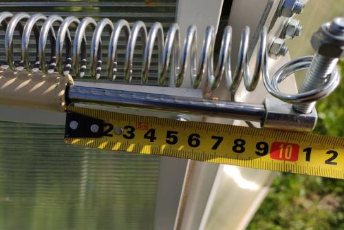 Как установить тепличные створки. Устройство автоматического проветривания теплиц