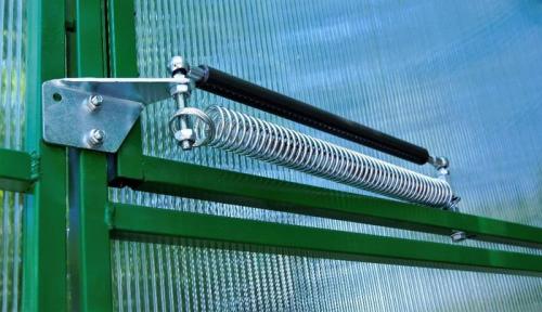 Как установить тепличные створки. Устройство автоматического проветривания теплиц