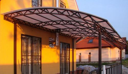 Как выбрать подходящий поликарбонат для навеса