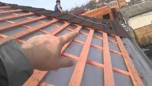 Как обеспечить герметичность и защиту от влаги при установке металлочерепицы на крышу. Используемые материалы