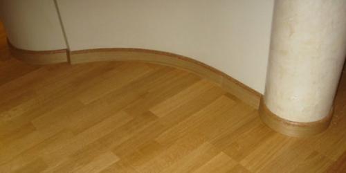 Какие цвета и фактуры доступны для плинтуса напольного полиуретанового широкого