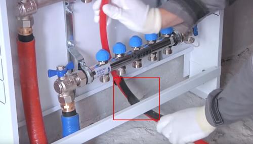 Теплый пол водяной коллектор. Подключение труб теплого пола к гребенке