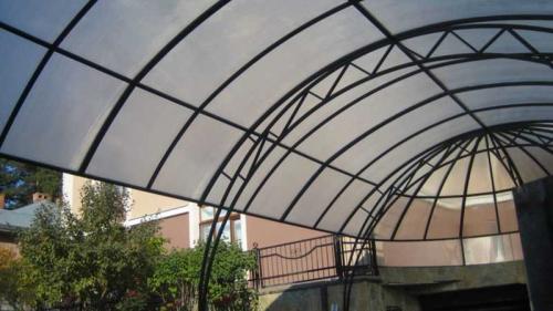 Навес для машины из поликарбоната своими руками. Навес из поликарбоната — поэтапный мастер-класс для изготовления своими руками, преимущества навеса, особенности конструкции