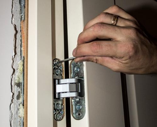 Регулируемые петли для межкомнатных дверей. Монтаж и регулировка