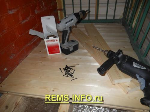 Пол балкона на деревянных лагах. Преимущества и особенности деревянного пола на балконе или лоджии 03