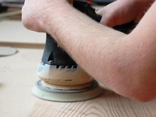 Пол из фанеры покрытый лаком. Проведение подготовительных процедур