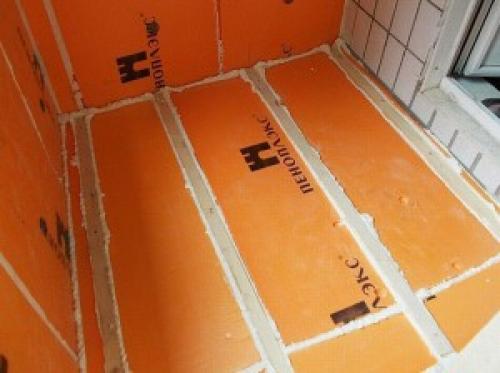 Пирог пола на балконе. Разнообразие материалов