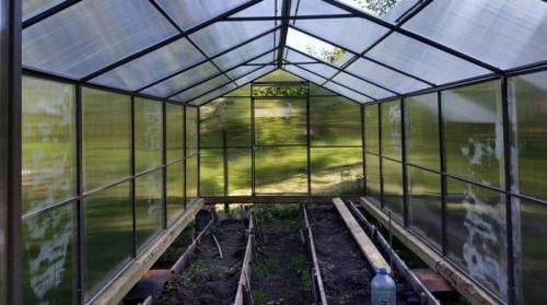 Строительство теплицы из поликарбоната: простой и эффективный способ 06