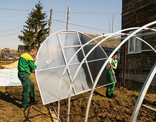 Какие дополнительные услуги могут увеличить стоимость установки теплицы. Сколько стоит монтаж теплицы из поликарбоната