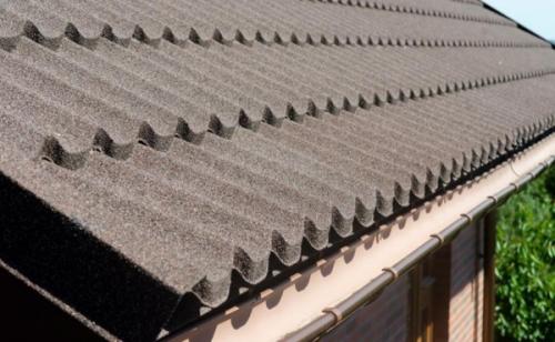 Как укладывать металлочерепицу на крышу.  Выбор черепицы: какой кровельный материал выбрать 04