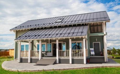 Как укладывать металлочерепицу на крышу.  Выбор черепицы: какой кровельный материал выбрать 02