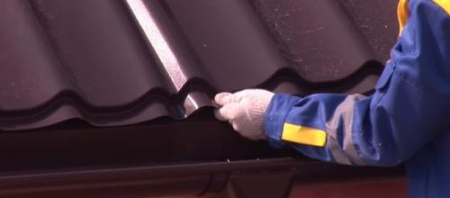 Как ровно уложить металлочерепицу. Этап 1: укладка листов