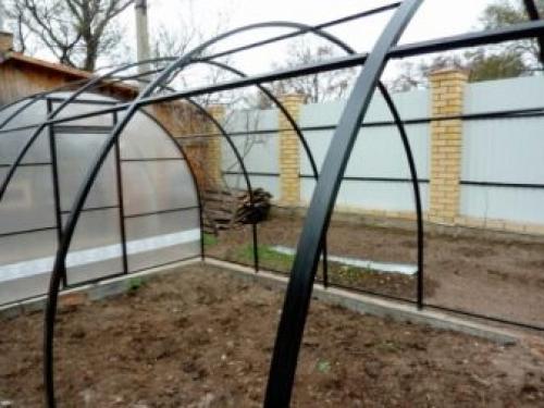 Чертежи теплиц из профильной трубы с размерами. Пошаговая инструкция, как спроектировать и построить теплицу из профильной трубы: готовые чертежи и фото лучших идей 13