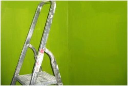 Можно ли наносить шпаклевку на акриловую краску. Когда нельзя шпаклевать окрашенные стены