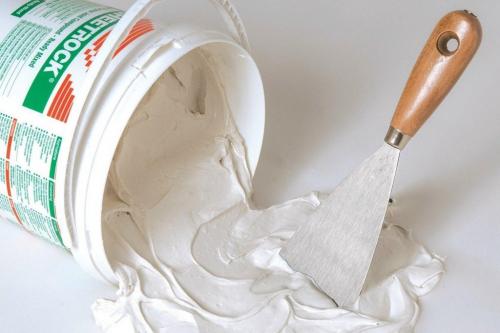 Как шпаклевать неровные стены. Основы выравнивания стен шпаклевкой