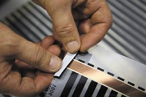 Монтаж инфракрасного теплого пола под ламинат