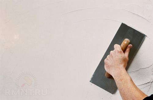 Шпаклёвка стен под покраску и обои своими руками. Как наносить и выравнивать гипсовый состав 01