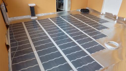 Сделать пол в ванной комнате. После того, как готов пол, можно укладывать плитку