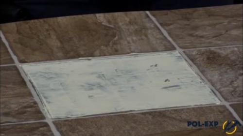 На что приклеить кусок линолеума. Ремонт дыр и разрывов в полотне