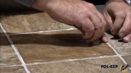 На что приклеить кусок линолеума. Ремонт дыр и разрывов в полотне