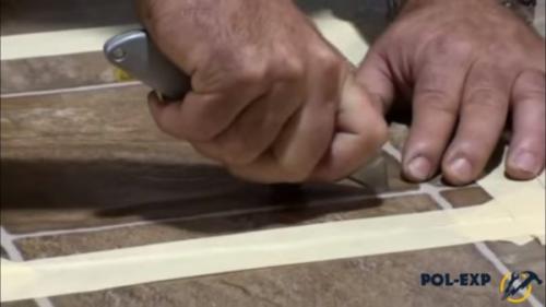 На что приклеить кусок линолеума. Ремонт дыр и разрывов в полотне